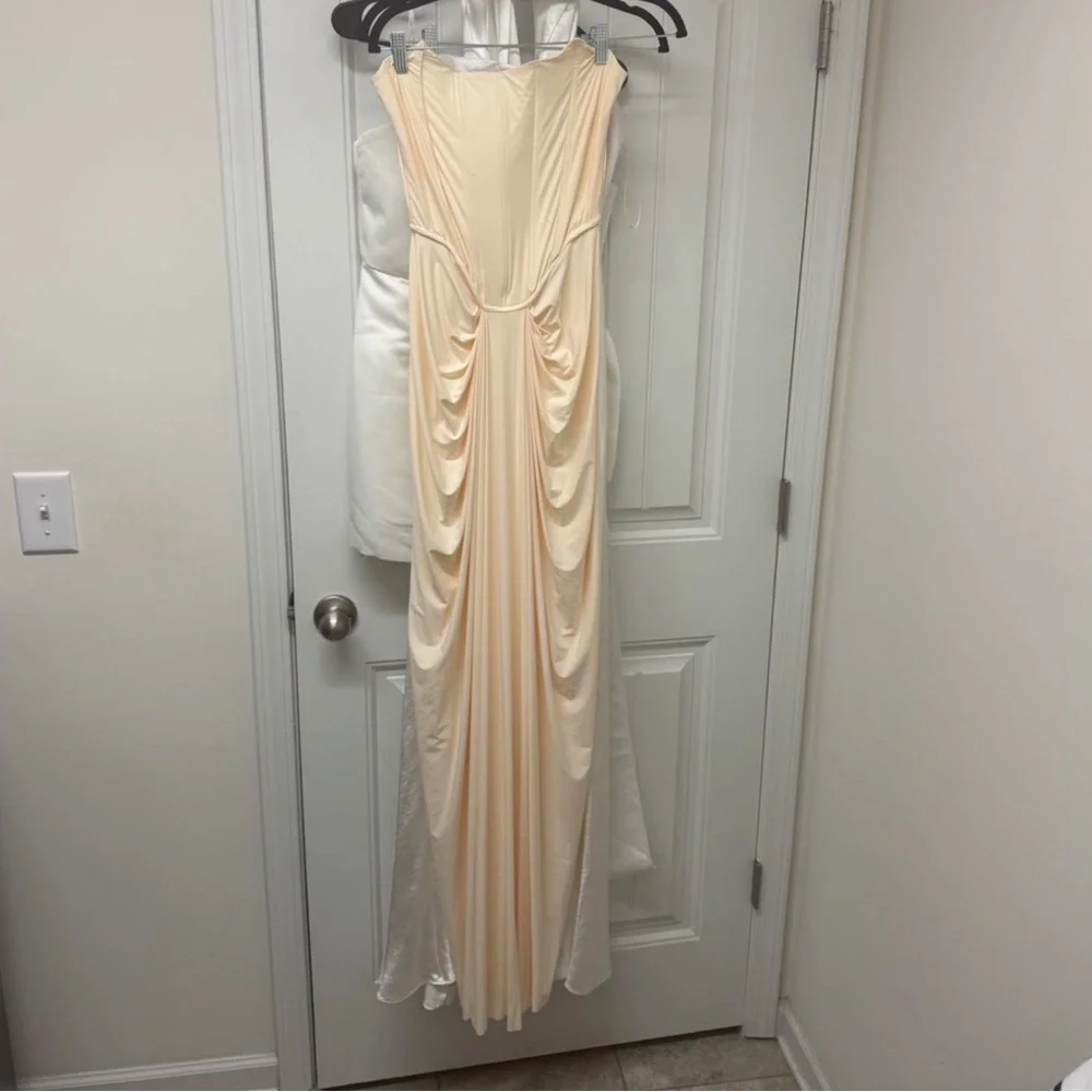 Deme - Revolve - Picture 3 of 4